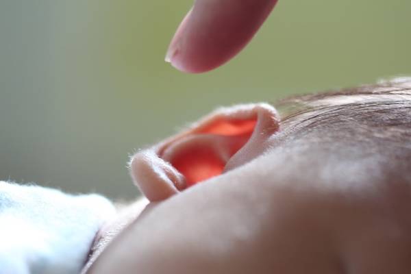 Protéger l'ouïe de l'enfant avec un casque anti-bruit